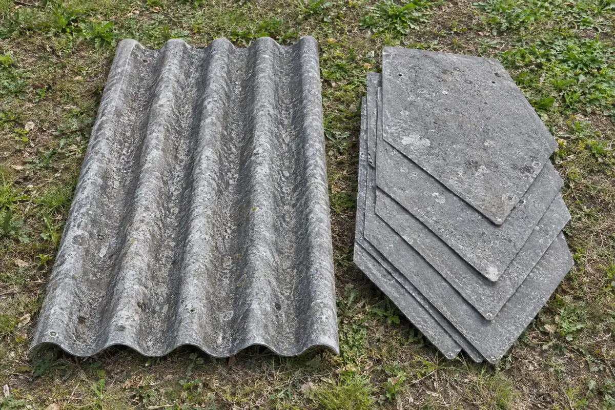 Vlnitá deska a šablona z eternitu – dva typy azbestocementové krytiny